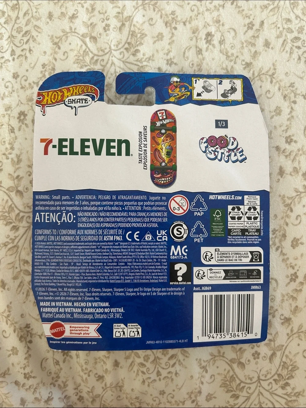 Skate Fingerboard Set with White & Green Shoes - 7-Eleven Edition